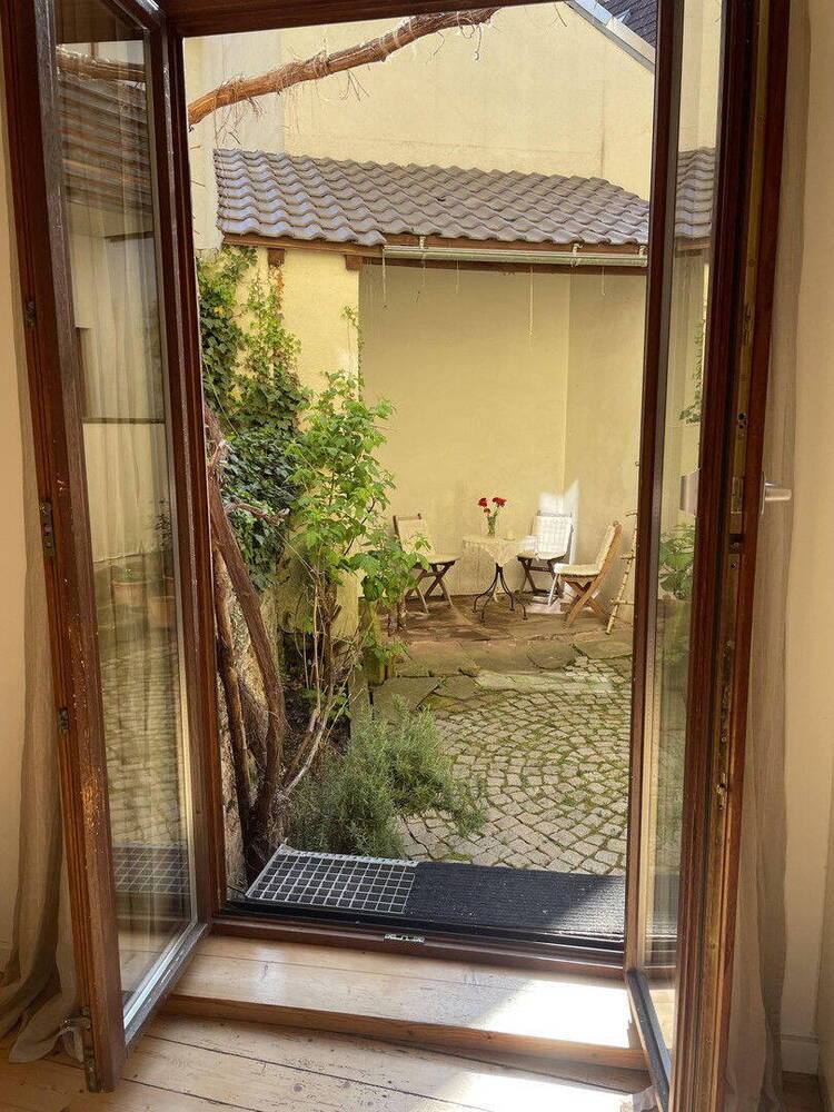 EINZIEHEN UND WOHLFÜHLEN - UNIKATES HINTERHAUS-WOHNREFUGIUM IM HERZEN DER DURLACHER ALTSTADT...