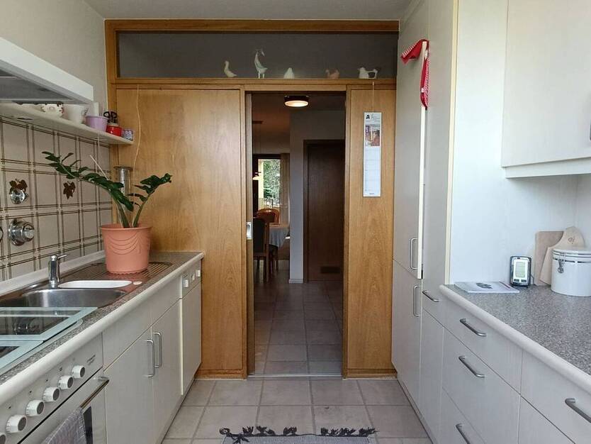 Wohnen im Grünen ! Familienfreundliche und großzügige Wohnung, zentral im Waldpark