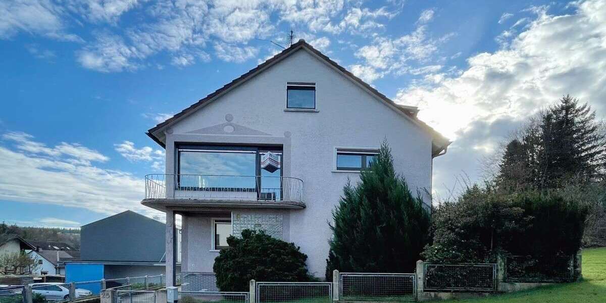 Haus zum Kaufen in Pfinztal 350.000 € 174 m² 7 zimmer