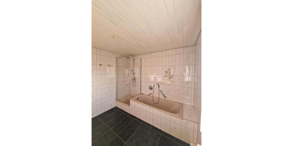 Dachgeschoßwohnung Straubenhardt - 4 Zimmer, 93 m&sup2;, 850&euro; | Angebot:25354030