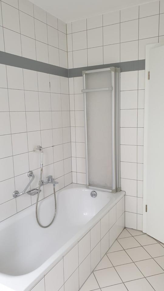 2 Zi-Wohn. (Erweiterung zur 3 Zi-Wohnung (100 qm) möglich)