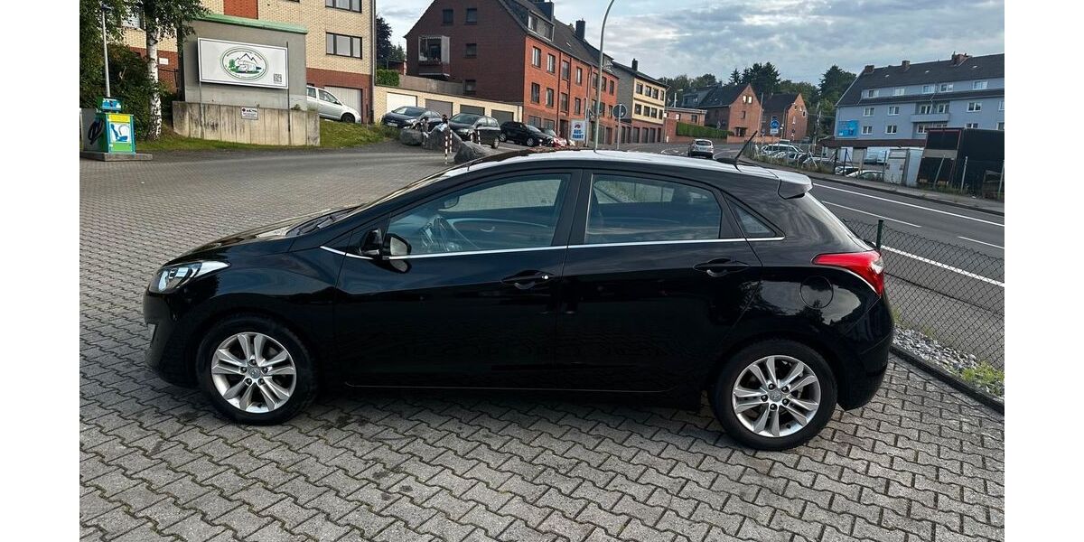 Hyundai i30 144.000 km 6.900 &euro; Sindelfingen 71069