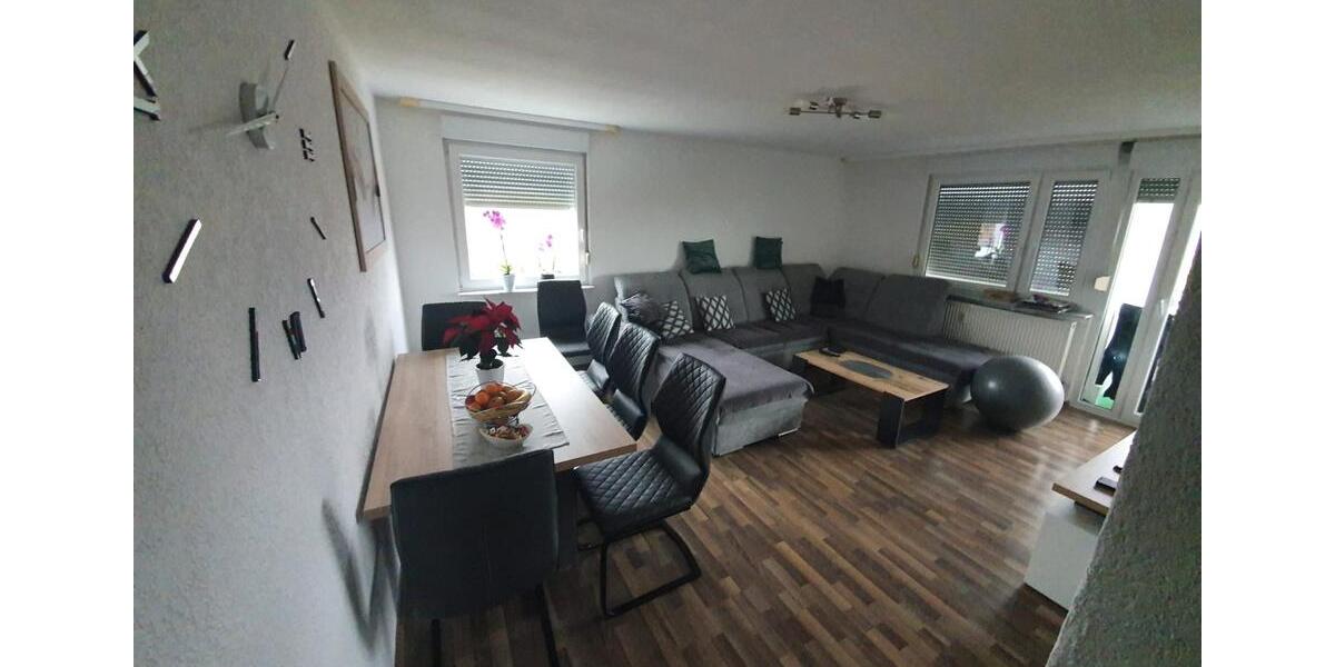 Etagenwohnung Mühlacker - 3 Zimmer, 90 m&sup2;, 1.060&euro; | Angebot:26395522
