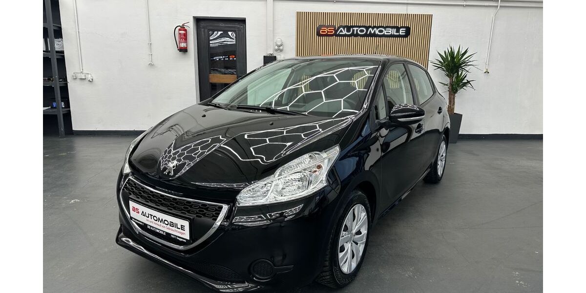 Peugeot 208 109.062 km 5.300 &euro; Gaggenau 76571
