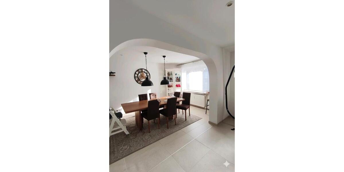 Exklusives Wohnerlebnis: ca.130qm Wohnung + Büro + XL Keller 3.5 zimmer