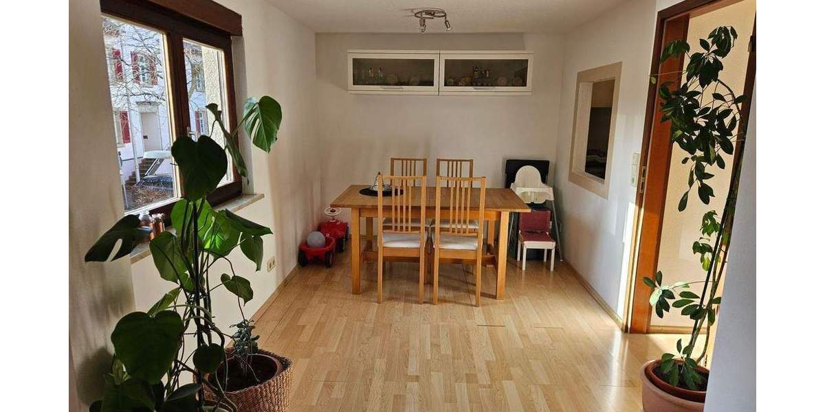 Mehrfamilienhaus mit zwei Wohnungen und Laden 6 zimmer