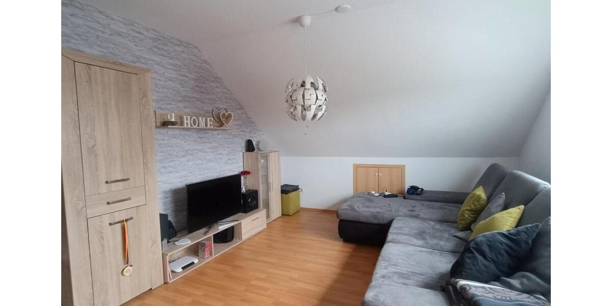 Dachgeschoßwohnung Sulzfeld - 3 Zimmer, 52 m&sup2;, 450&euro; | Angebot:25987953