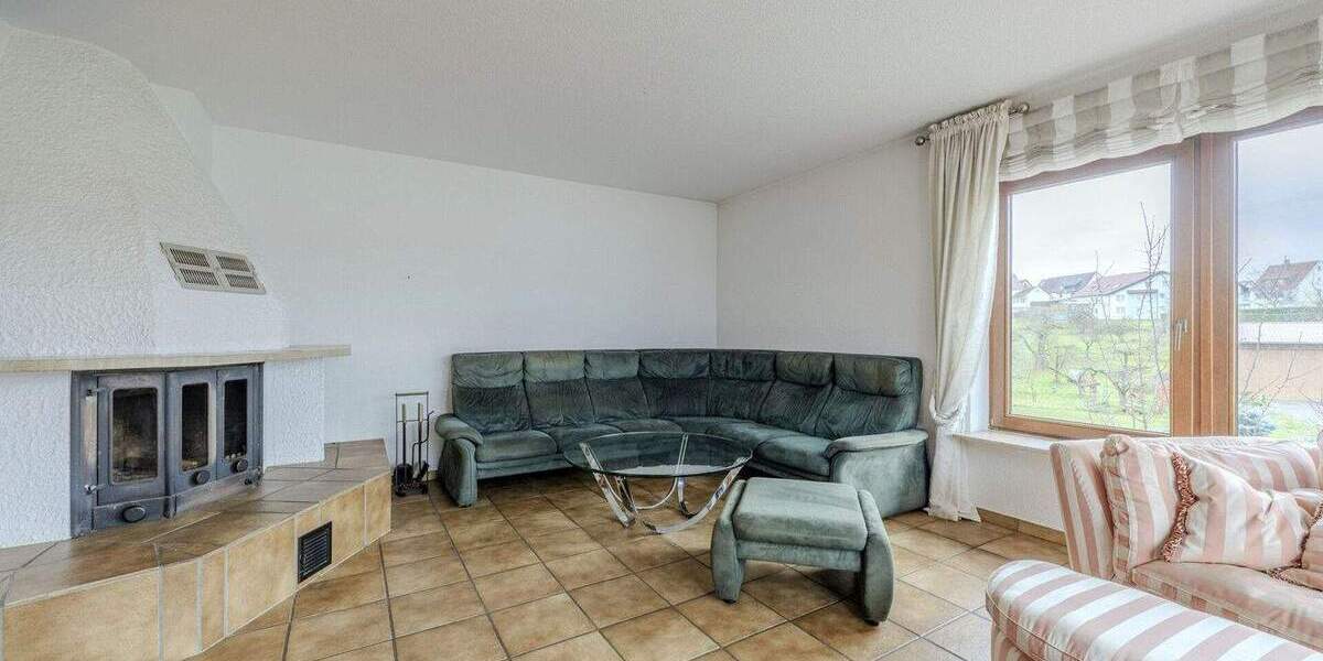 Freistehend und großzügig: Flexibles Einfamilienhaus am Feldrand mit Doppelgarage 7 zimmer