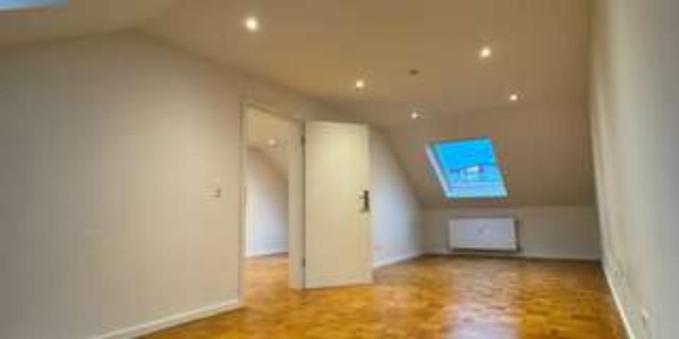 Stilvolle 3,5 Zimmer Dachgeschosswohnung in Toplage- Sedansplatz 3.5 zimmer