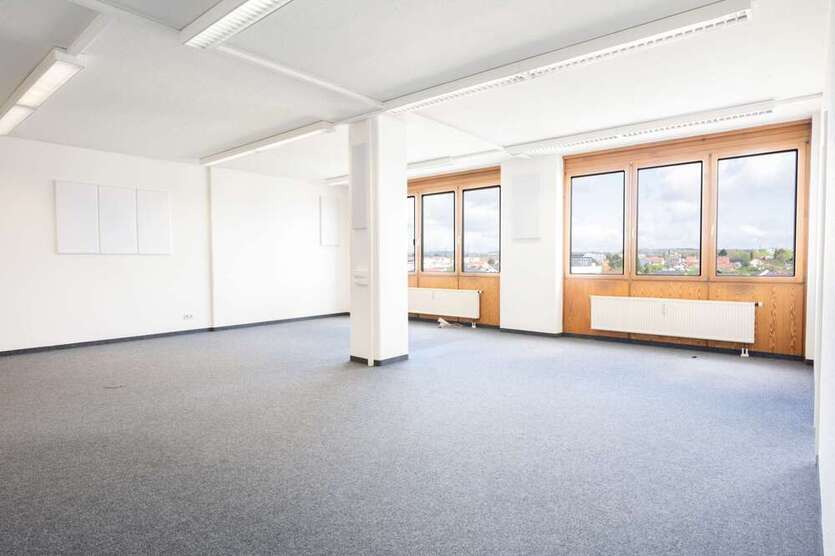 Büro in Leonberg 1.113,50 € 131 m²