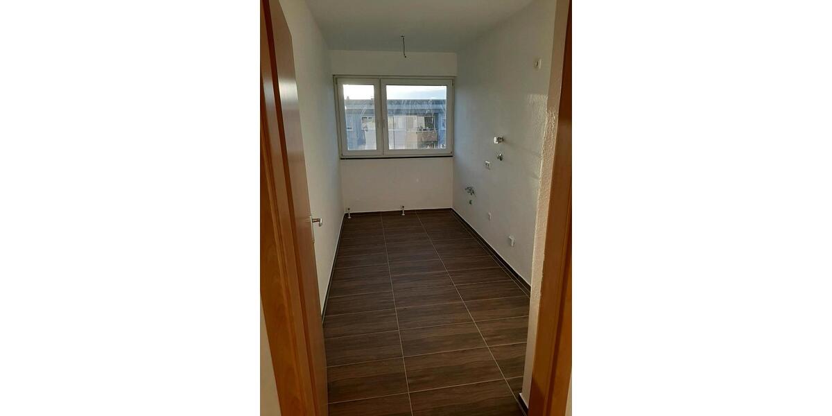 Etagenwohnung Sachsenheim - 4.5 Zimmer, 94 m&sup2;, 1.250&euro; | Angebot:25753183
