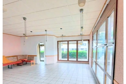 °°°° SCHNÄPPCHEN DES JAHRES 2024 : VERKAUFS,- BÜRO,- PRAXISFLÄCHE + 1,5 ZIMMER DG-WOHNUNG MIT TERRASSE°°°° - Gewerbeobjekt Karlsbad | Angebot:22699832