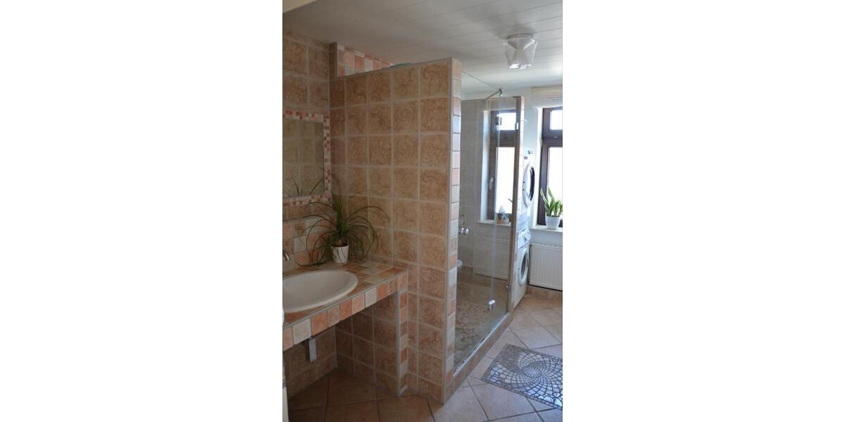 4-Zimmer Eigentumswohnung sowie 1-Zimmer Dachgeschosswohnung 5 zimmer