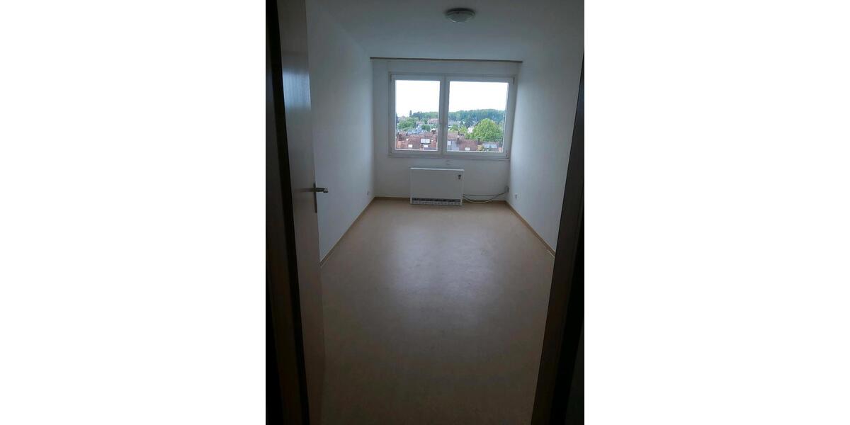 Etagenwohnung Sindelfingen Eichholz - 5 Zimmer, 100 m&sup2;, 1.350&euro; | Angebot:26448429