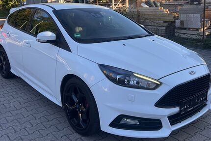 Ford Focus 96.000 km 13.999 € Grafenau 71120