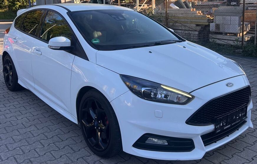 Ford Focus 96.000 km 13.999 € Grafenau 71120