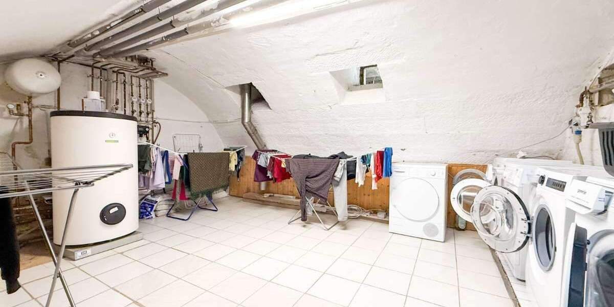 Modernisiertes 4-Familienhaus fußläufig zur S-Bahn 1 zimmer