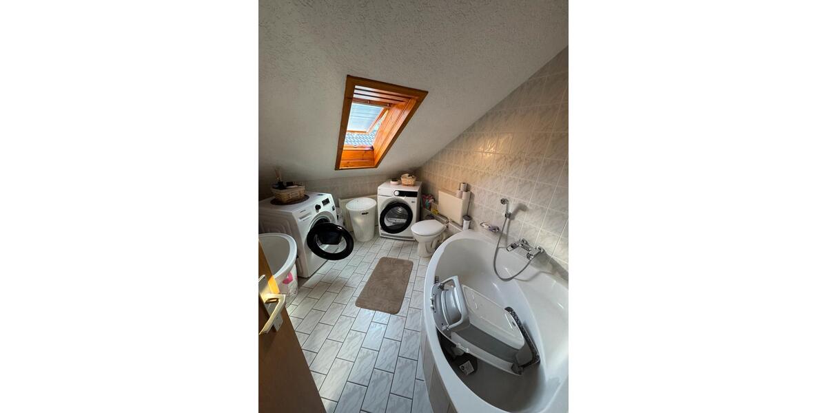 Dachgeschoßwohnung Kraichtal - 3 Zimmer, 65 m&sup2;, 650&euro; | Angebot:26101679