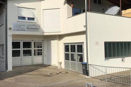 Ausstellungshalle mit Büro, Küche, WC in Sindelfingen