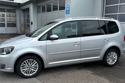 VW Touran 143.600 km 9.900 &euro; Ditzingen 71254