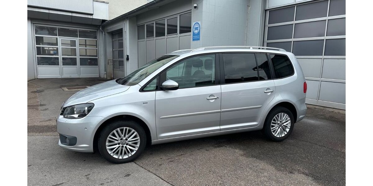 VW Touran 143.600 km 9.900 &euro; Ditzingen 71254