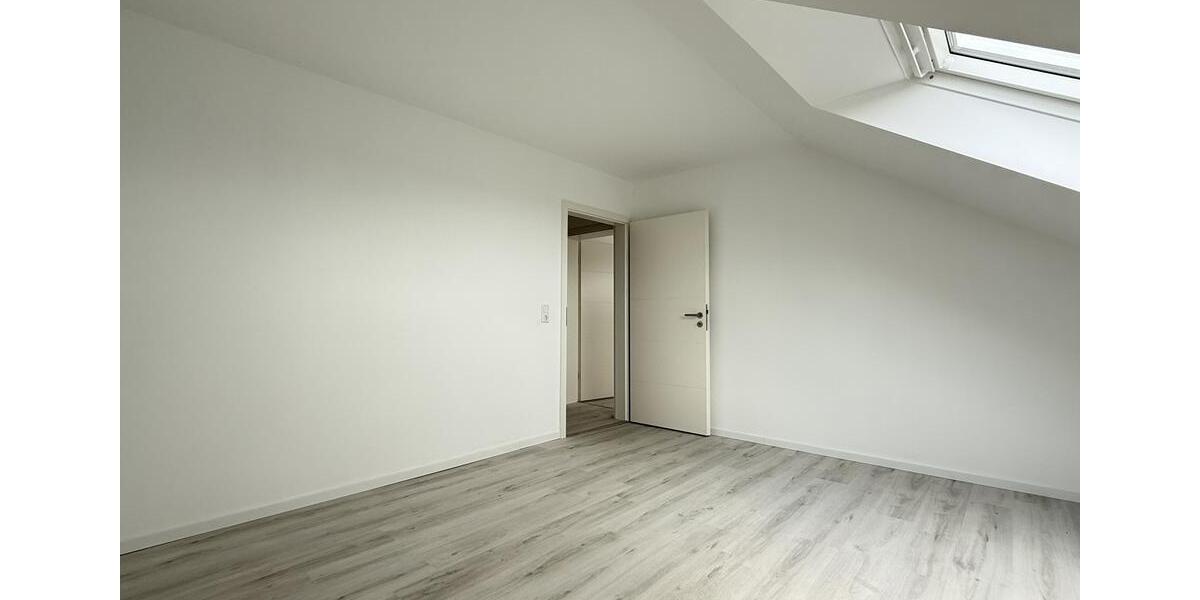 Dachgeschoßwohnung Kürnbach - 4 Zimmer, 120 m&sup2;, 1.050&euro; | Angebot:26284377