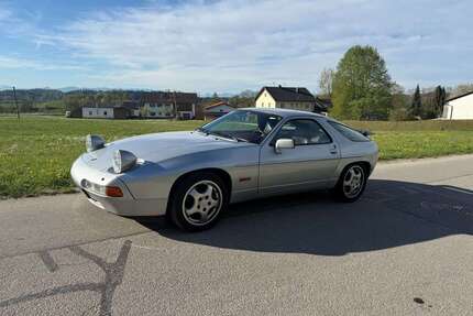 Porsche 928