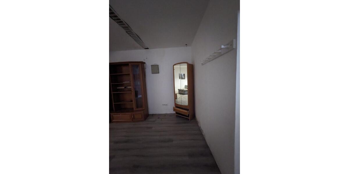 Große Wohnung ca. 100qm-Mietrabatt gegen Sanierung 4 zimmer