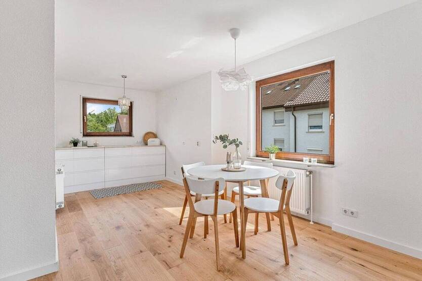 sofort verfügbar: neu renovierte 3 Zimmer mit Südbalkon