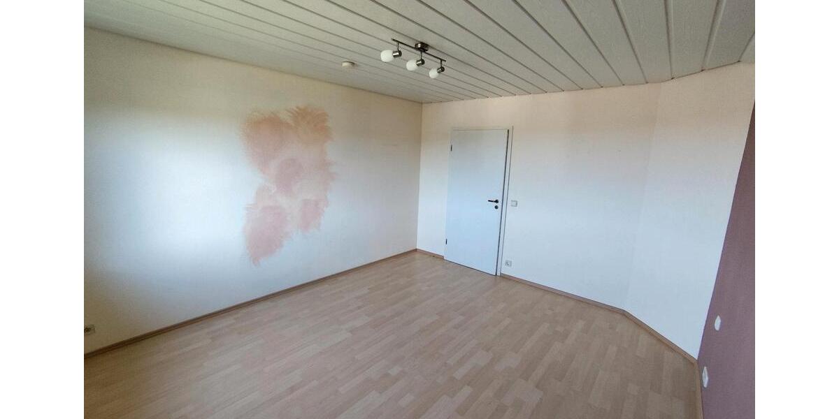 Dachgeschoßwohnung Neuenbürg - 2.5 Zimmer, 68 m&sup2;, 790&euro; | Angebot:26348666