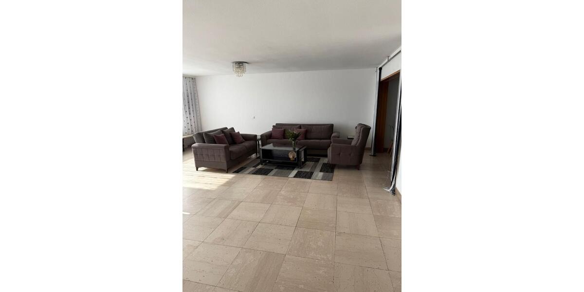 Etagenwohnung Pforzheim Nordstadt - 4 Zimmer, 150 m&sup2;, 1.200&euro; | Angebot:25329963