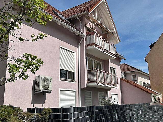 Toll geschnittene 2,5 Zi.-Wohnung mit Balkon und PKW-Stellplatz in Birkenfeld 2 zimmer