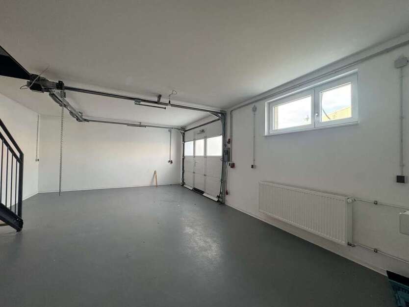 Modernes Reihenendhaus mit Wohn- und Gewerbeanteil + Garten, Garage & 3 Stellplätzen in Rheinstetten