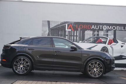 Porsche Cayenne 8.900 km 107.800 € Stuttgart 70499