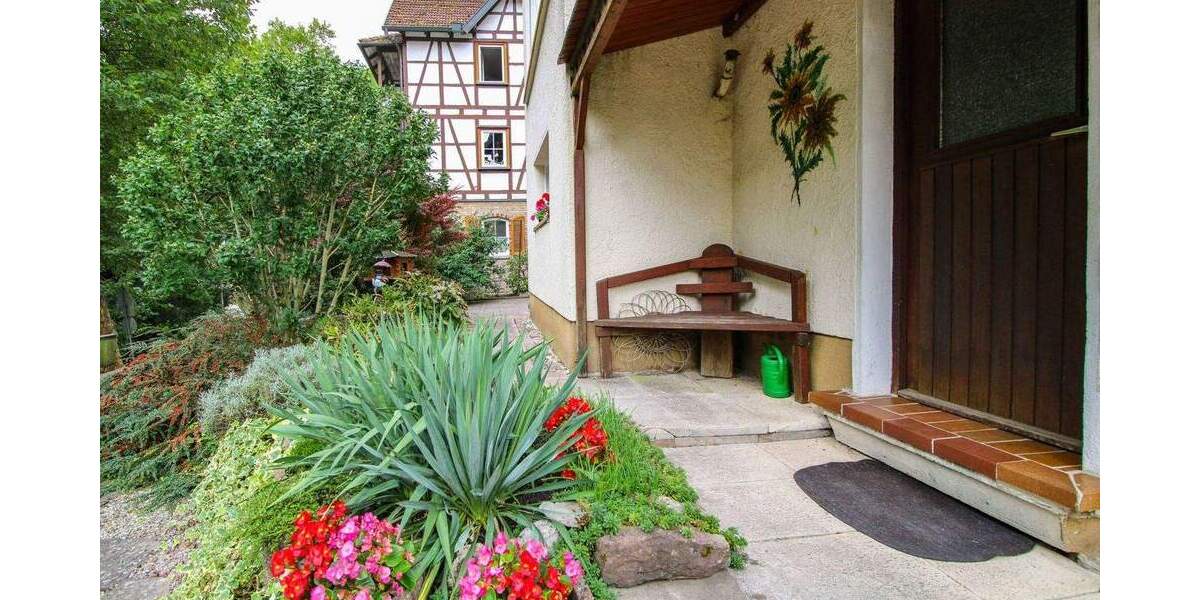 Einfamilienhaus Calw - 7 Zimmer, 180 m&sup2;, 329.000&euro; | Angebot:25710900