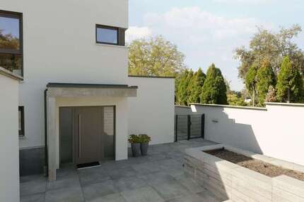 Haus zum Kaufen in Pforzheim 1.890.000 € 295.73 m² 7 zimmer