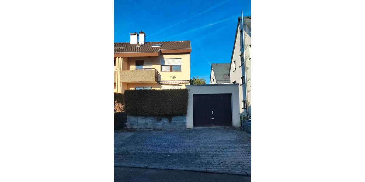 Doppelhaushälfte mit Garage, 3 Stellplätze, Terrasse & Balkon 6 zimmer