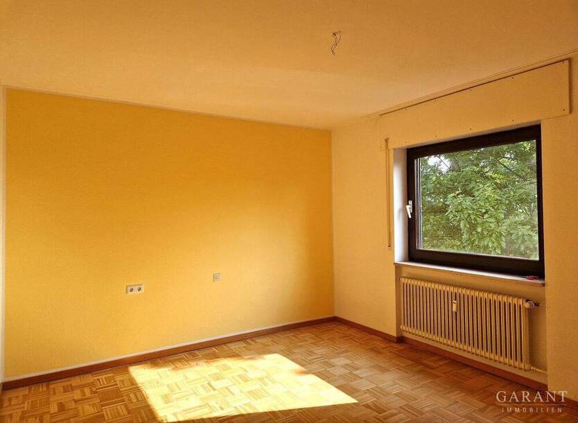 * 2,5 Zimmer mit tollem Weitblick ins Grüne und gemütlicher Loggia *