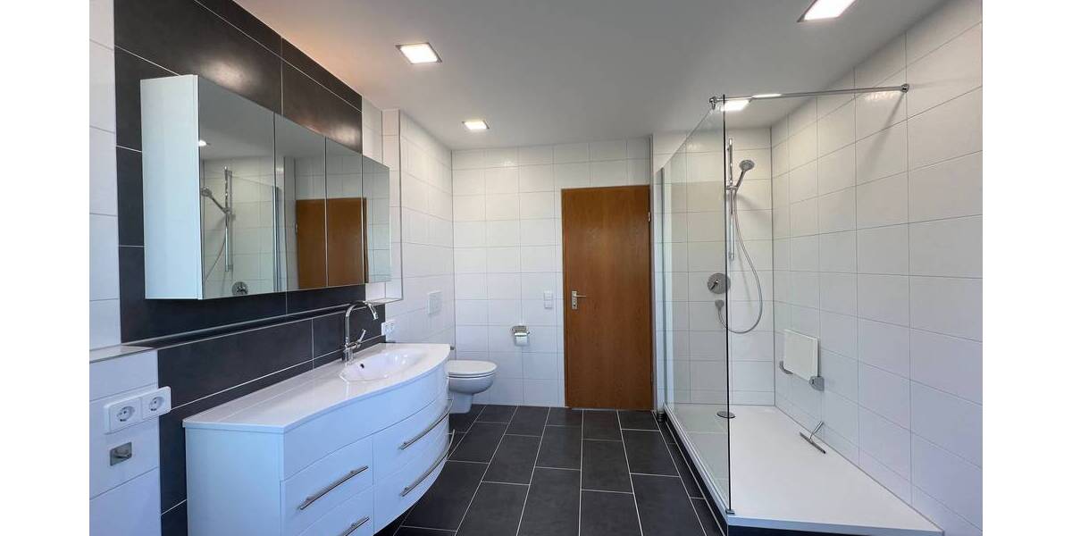 Mehrfamilienhaus, Wohnhaus Schwieberdingen - 8 Zimmer, 202 m&sup2;, 950.000&euro; | Angebot:25706113