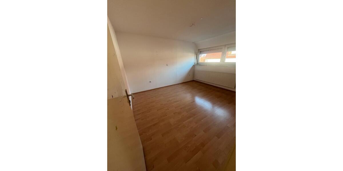 Geräumige DoppelhaushälfteMehrgenerationenhaus in Flehingen 9 zimmer