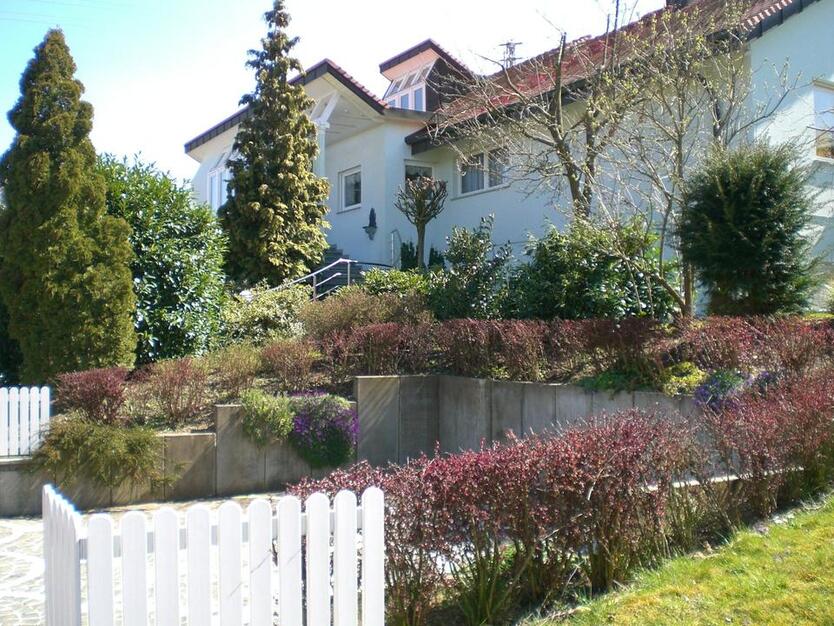 Möbl.2-Zi-Whg., 95 qm, Dachterrasse, Stellplatz, Pauschal 1.200 € zimmer