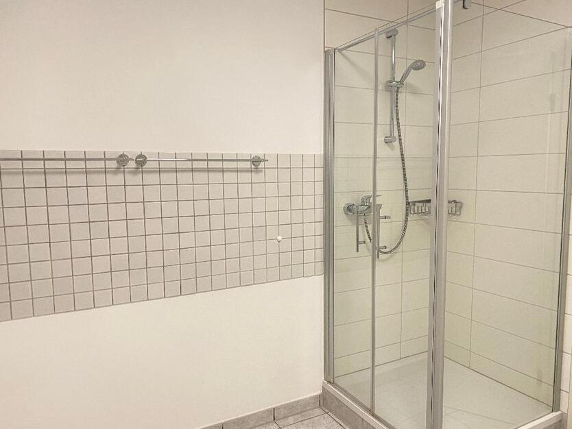 *** Großzügige 4-Zi.-Mietwohnung in Karlsdorf *** 4 zimmer