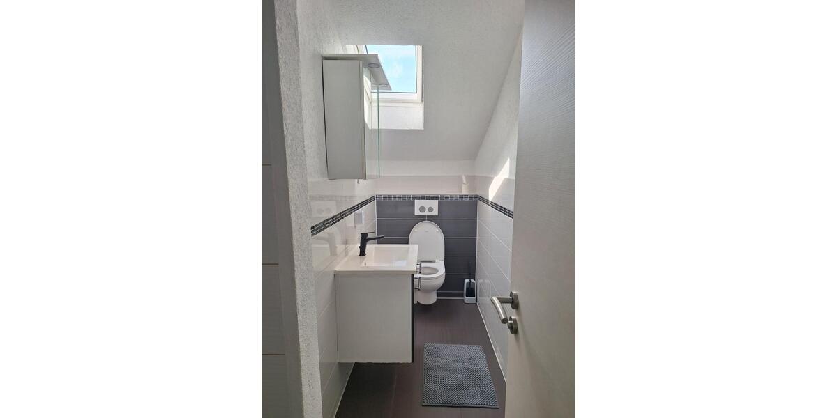 Dachgeschoßwohnung Bretten - 3 Zimmer, 80 m&sup2;, 900&euro; | Angebot:26022406