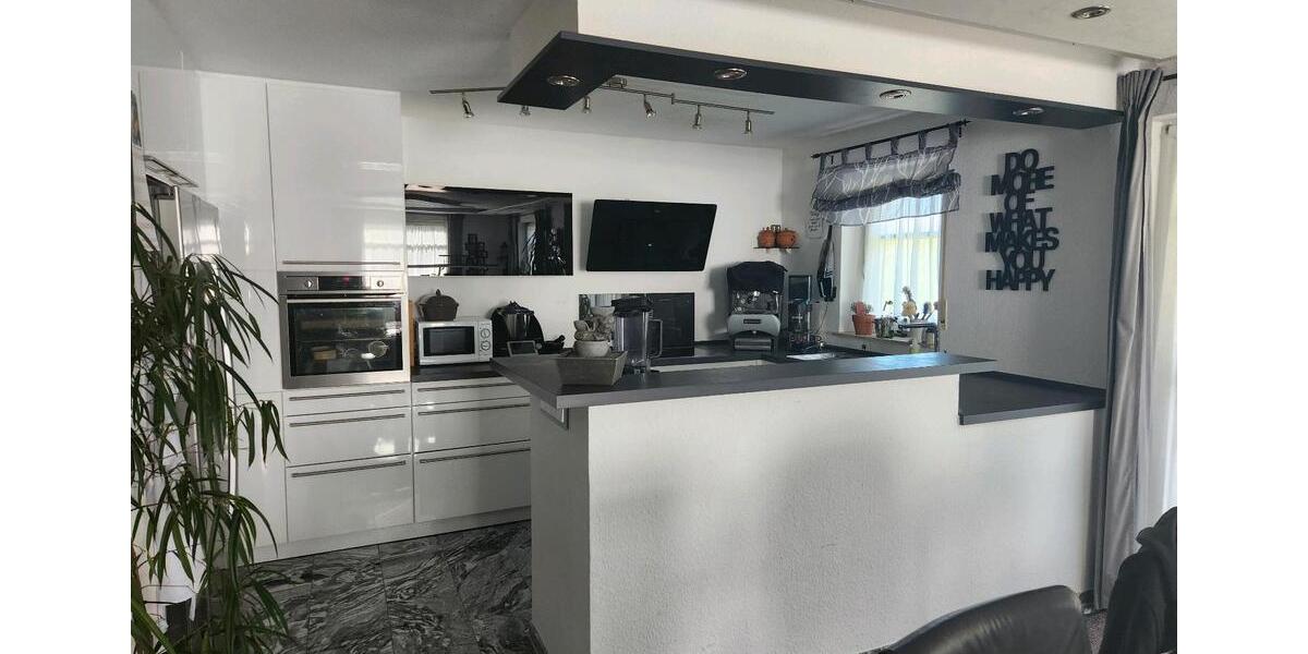 Große 4-Zi-EG-Wohnung mit Terrasse & TG – ruhige Waldrandlage 4 zimmer