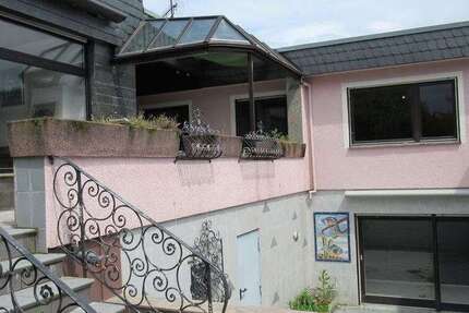 Haus zum Kaufen in Stuttgart 1.200.000 € 284 m²