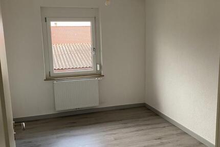 5-Zimmer Wohnung mit Balkon im 1.OG 5 zimmer