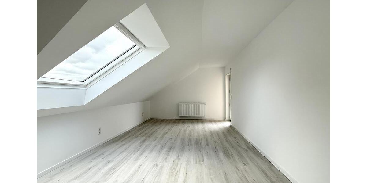 Dachgeschoßwohnung Kürnbach - 4 Zimmer, 120 m&sup2;, 1.050&euro; | Angebot:26284377