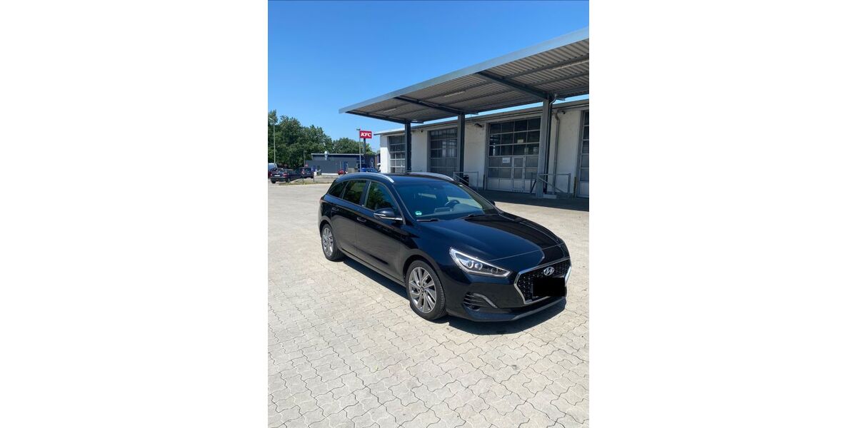 Hyundai i30 120.000 km 12.490 &euro; Karlsruhe 76137