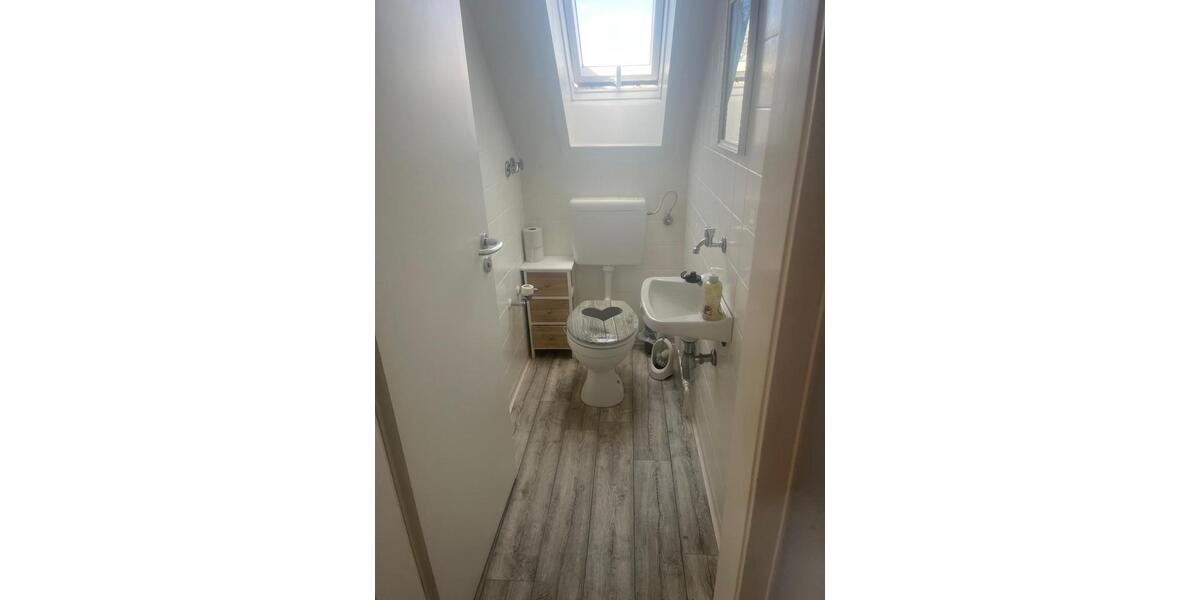 Dachgeschoßwohnung Pforzheim - 4.5 Zimmer, 94 m&sup2;, 1.200&euro; | Angebot:26322306
