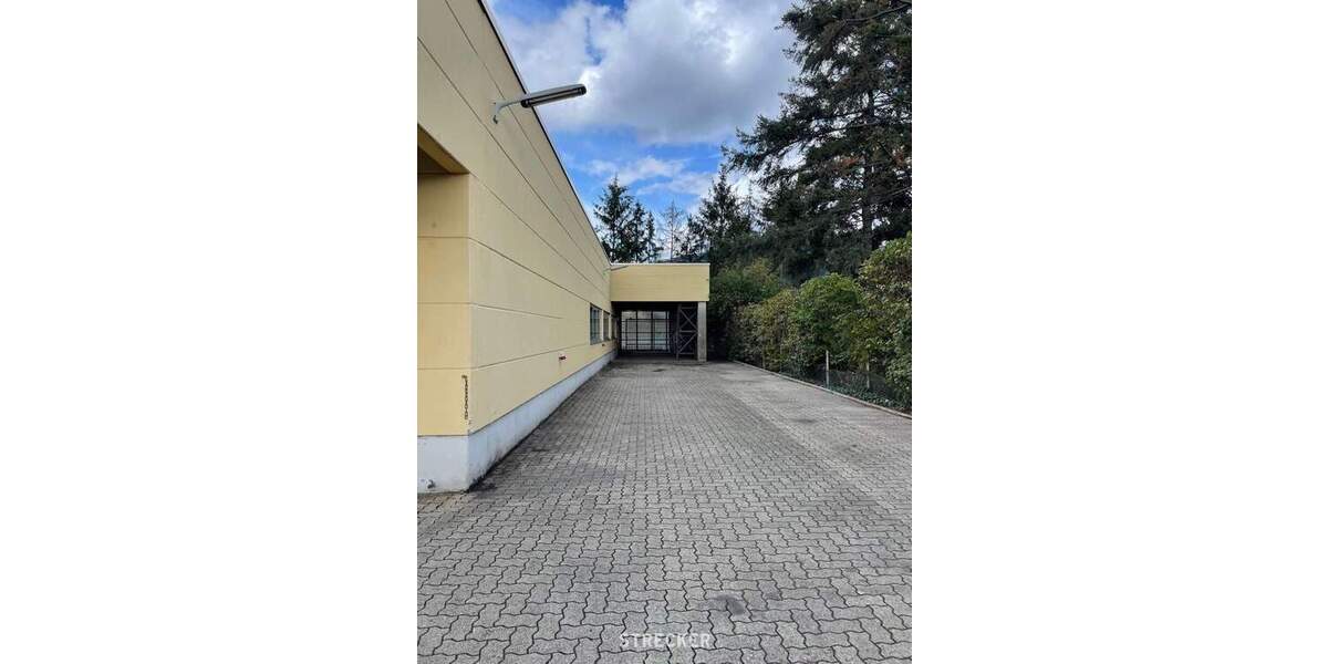 Vielseitig nutzbare Halle mit Halleneinbau und Freifläche in Karlsruhe zimmer